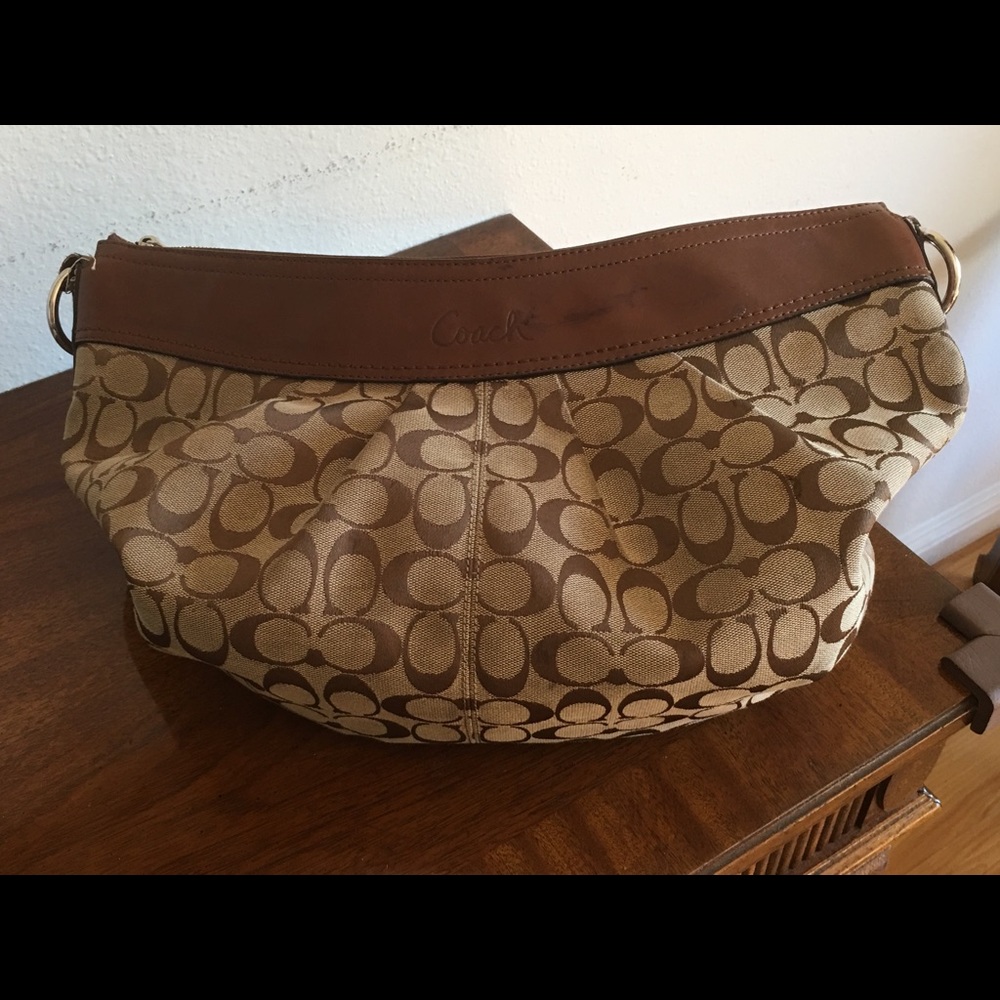 Very nice purse. Like new